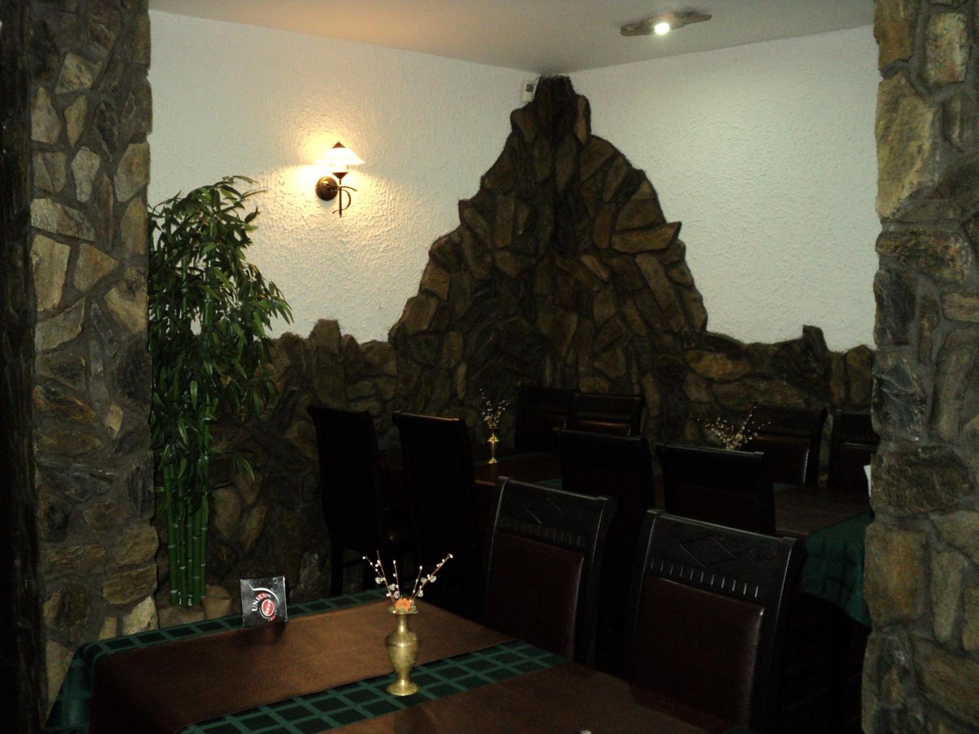 Kovacs Hotel Superior วาชาโรชนาเมนี ภายนอก รูปภาพ