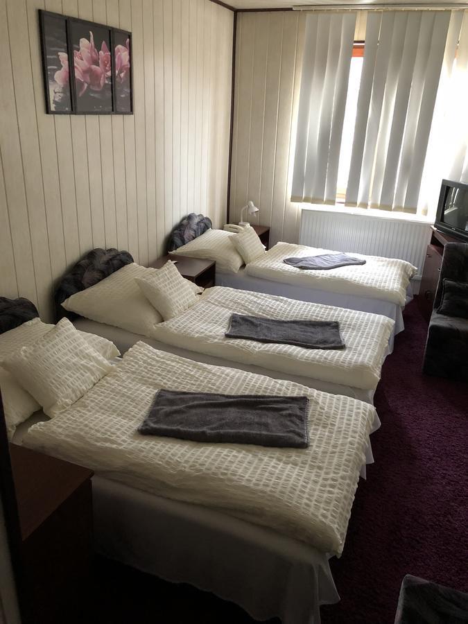 Kovacs Hotel Superior วาชาโรชนาเมนี ภายนอก รูปภาพ