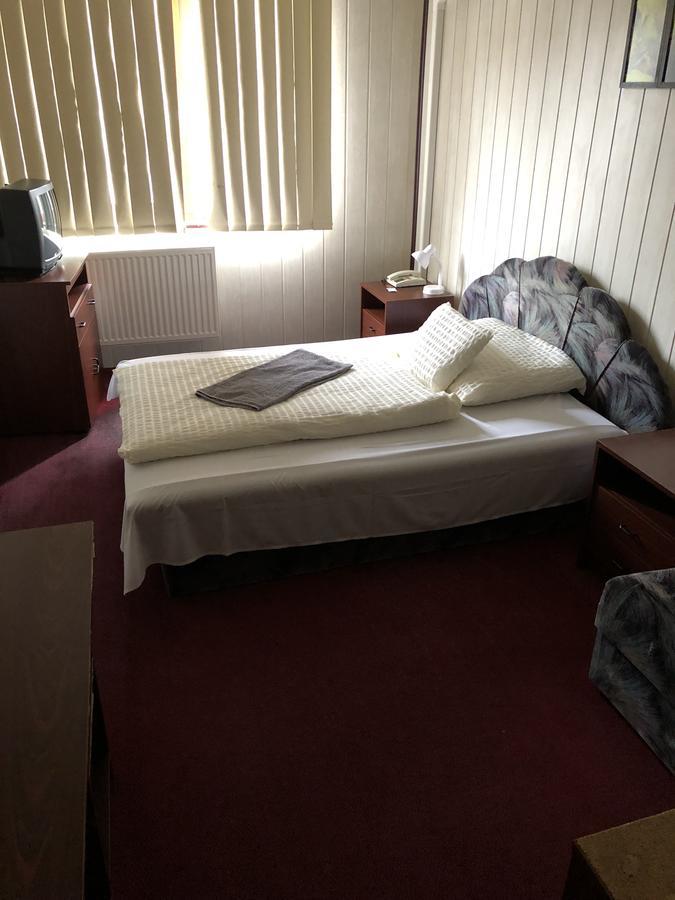Kovacs Hotel Superior วาชาโรชนาเมนี ภายนอก รูปภาพ