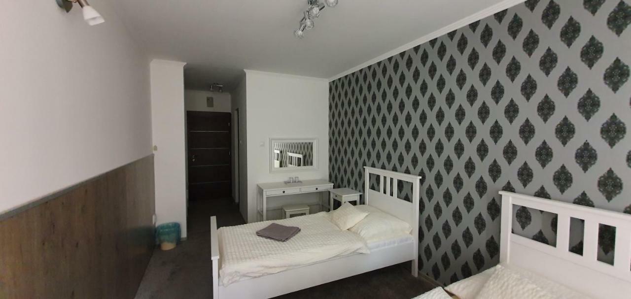 Kovacs Hotel Superior วาชาโรชนาเมนี ภายนอก รูปภาพ