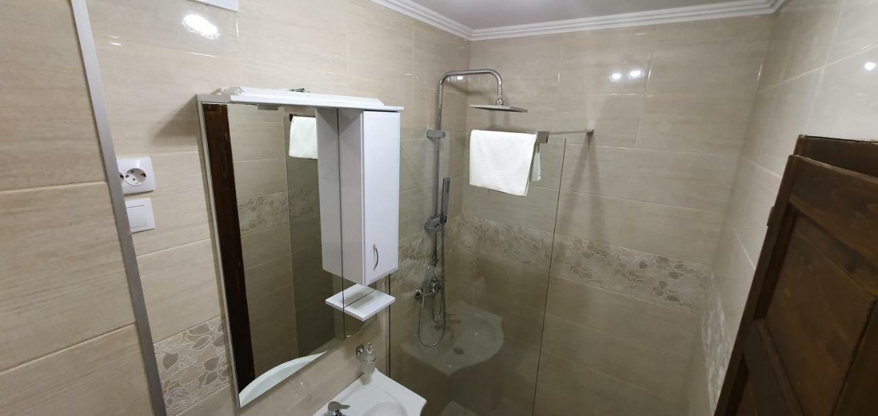 Kovacs Hotel Superior วาชาโรชนาเมนี ภายนอก รูปภาพ