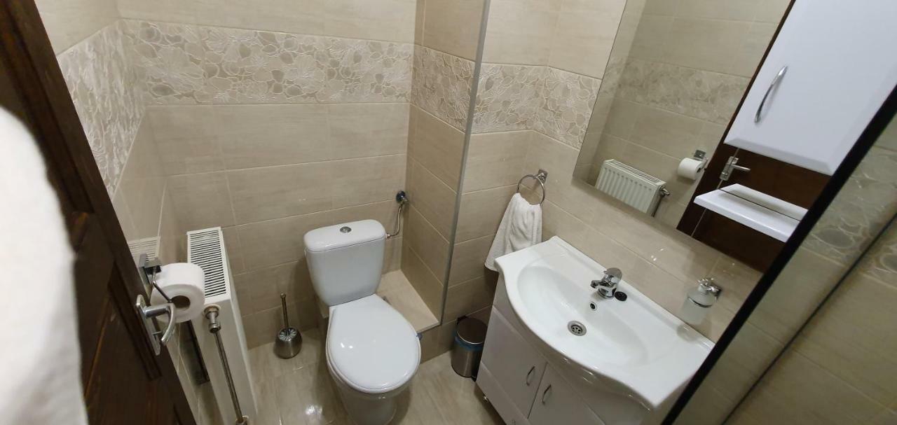 Kovacs Hotel Superior วาชาโรชนาเมนี ภายนอก รูปภาพ